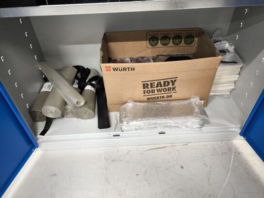 Indhold i skab (se beskrivelse)