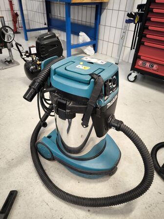 Støvsuger MAKITA VC3211 H (uden mundstykke)