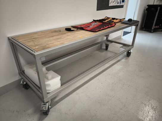 Arbejdsbord/vogn uden indhold