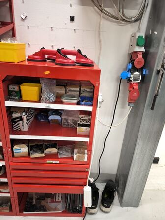 Indhold på reol (se beskrivelse)