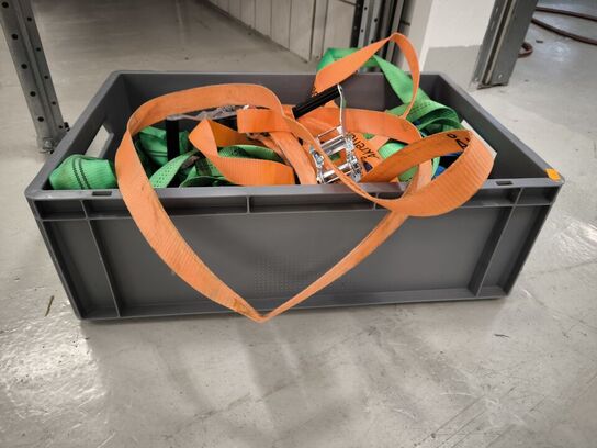 Kasse med spændestropper