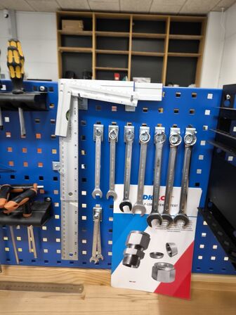 Værktøj på bagplade