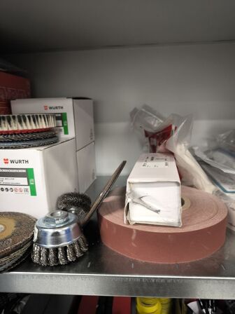 Indhold i skab (se beskrivelse)