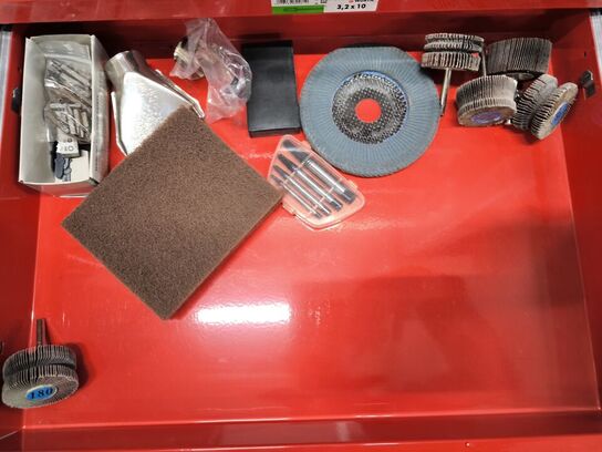 Indhold på reol (se beskrivelse)