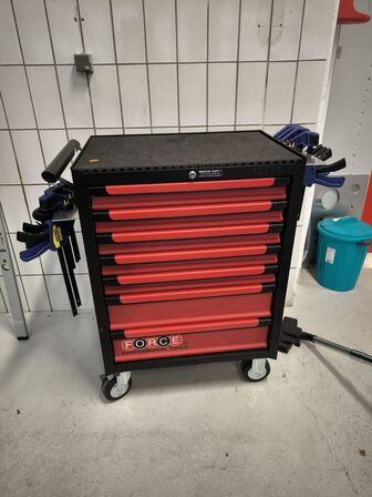 Værktøjsvogn med indhold FORCE (uden nøgle)