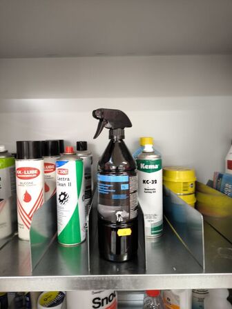 Indhold i skab (se beskrivelse)