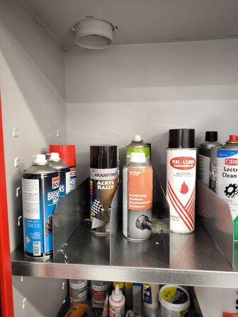 Indhold i skab (se beskrivelse)