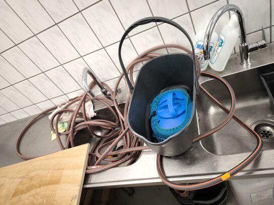 Vandslanger med pistol og kobling