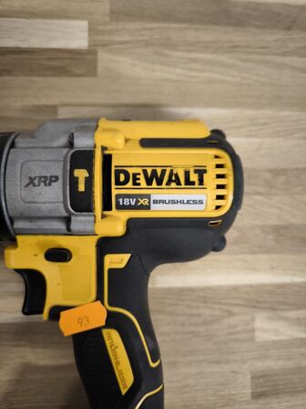 2 stk. skruemaskiner DEWALT med batteri og oplader