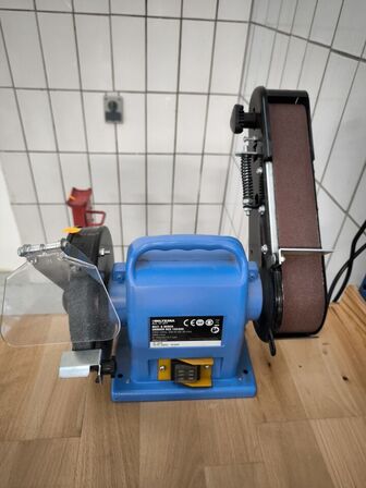 Filebænk med båndsliber og skruestik uden indhold