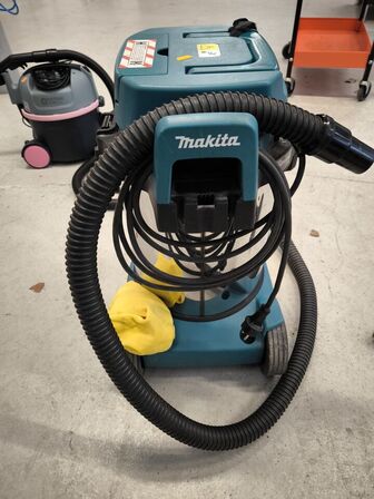 Støvsuger MAKITA VC3211 H (uden mundstykke)