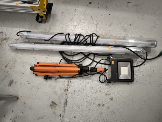 2 stk. loftlys samt arbejdslampe
