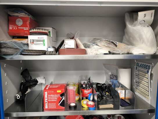 Indhold i skab (se beskrivelse)