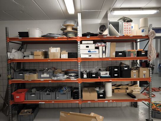 Lagerreol uden indhold