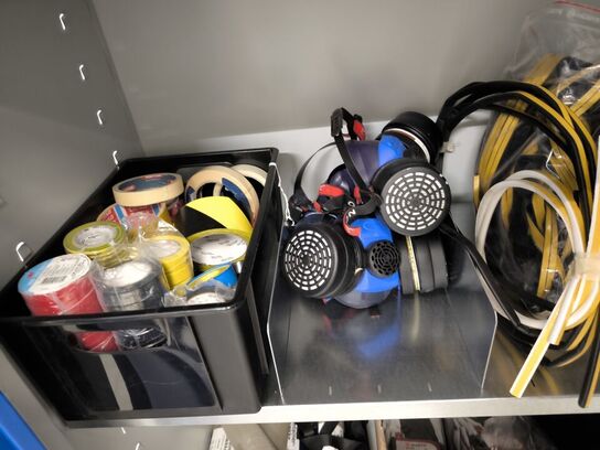 Indhold i skab (se beskrivelse)