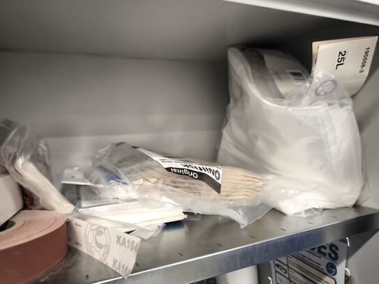 Indhold i skab (se beskrivelse)