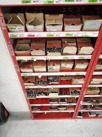 Indhold på reol (se beskrivelse)