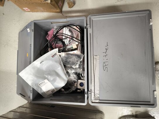 2 kasser med indhold