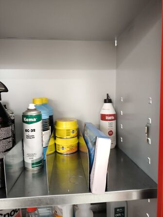 Indhold i skab (se beskrivelse)