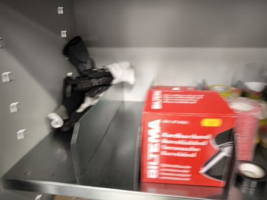 Indhold i skab (se beskrivelse)