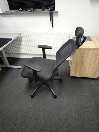 Skrivebord med stol og skuffemodul