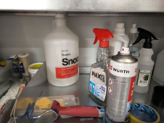 Indhold i skab (se beskrivelse)