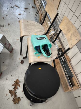 2 stole samt værkstedsstol m.m.