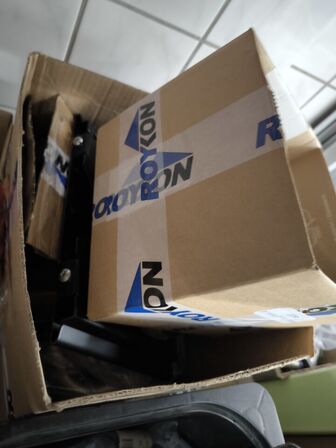 2 stk. hylder med indhold