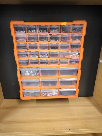 Sortimentskasse med indhold