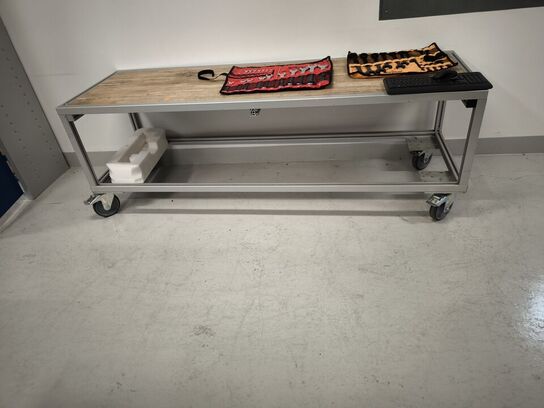 Arbejdsbord/vogn uden indhold