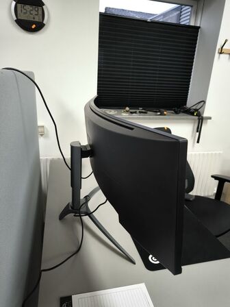 Skærm AGON 49" AG493UCX defekt (se billede)