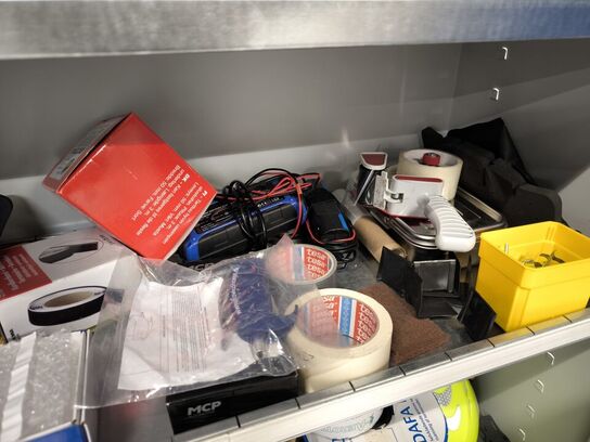 Indhold i skab (se beskrivelse)