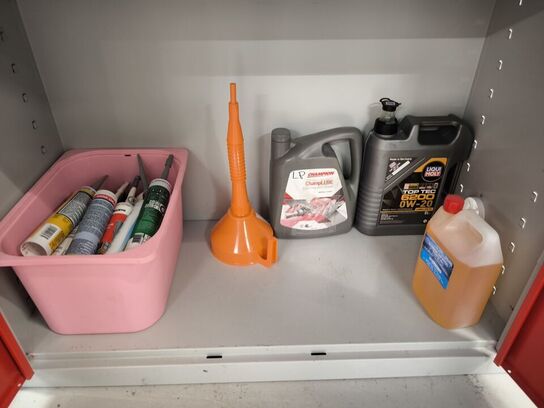 Indhold i skab (se beskrivelse)