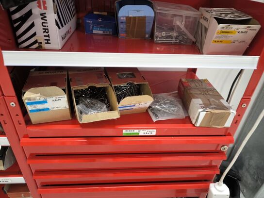 Indhold på reol (se beskrivelse)