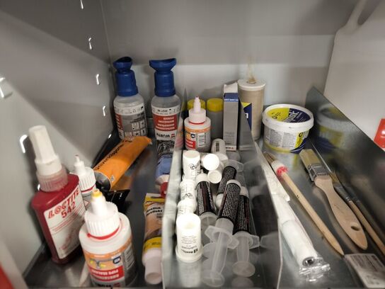 Indhold i skab (se beskrivelse)