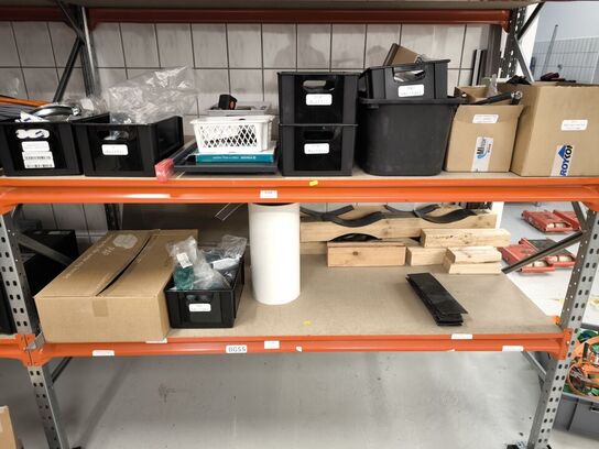 2 stk. hylder med indhold