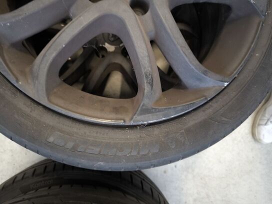 2 stk. dæk med fælge MICHELIN 205/50 R 17