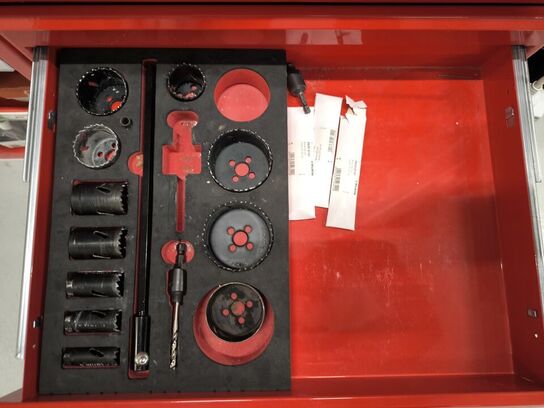 Indhold på reol (se beskrivelse)