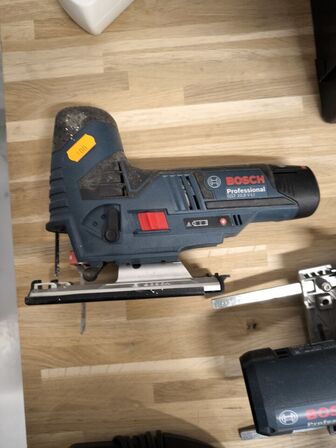 Rundssav og stiksav BOSCH med batteri og oplader