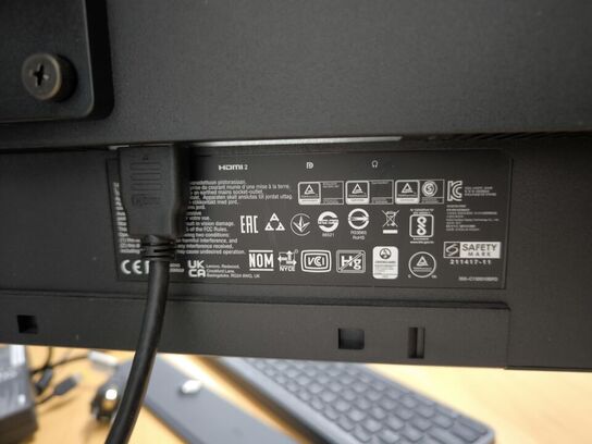 2 stk 28"  LENOVO L28u-35 skærme med LOGITECH mus og tastatur