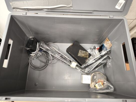 2 kasser med indhold