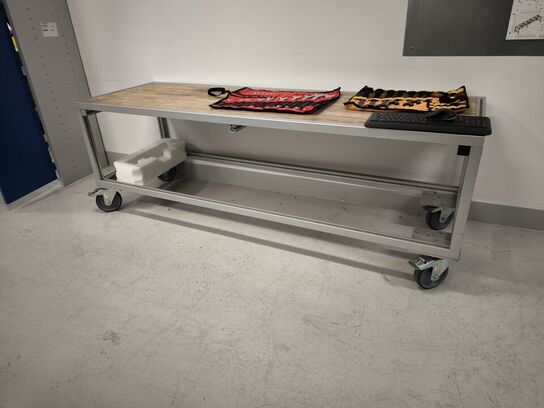 Arbejdsbord/vogn uden indhold