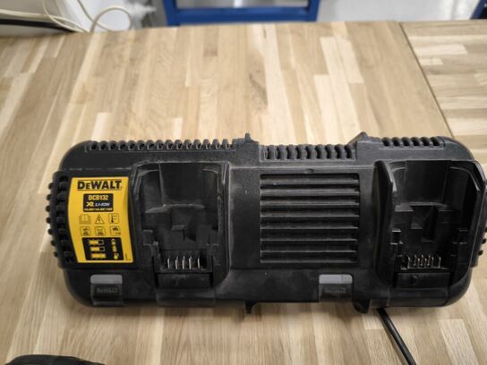 2 stk. skruemaskiner DEWALT med batteri og oplader