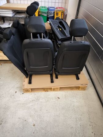 Sæder og dørpolstring til bil