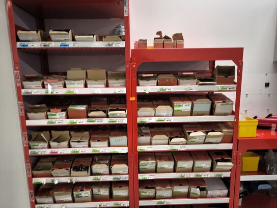 Indhold på reol (se beskrivelse)