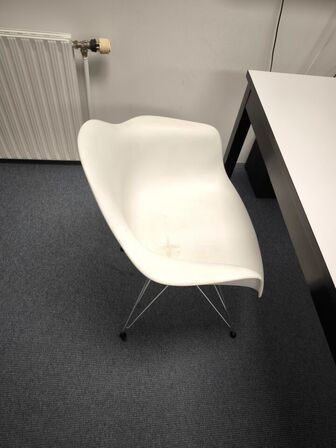 Bord med 6 stk. skalstole