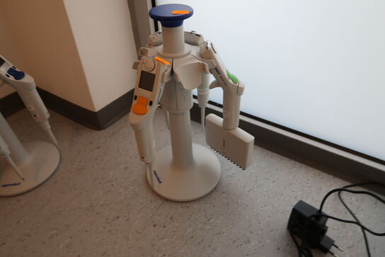 Stativ med 4 stk. pipetter EPPENDORF