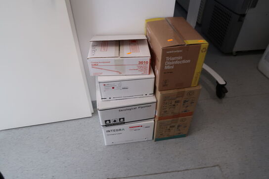 Div. Laboratorieudstyr samt engangshandsker