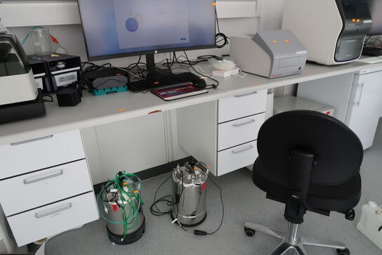 2 stk. arbejdsborde ZYSTM uden indhold