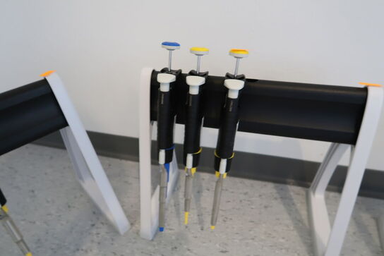 Stativ med 3 stk. pipetter VWR